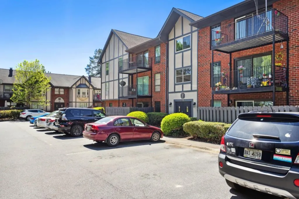 6851 Roswell Road Unit F-3, Sandy Springs, Georgia 30328, 2 Bedrooms Bedrooms, ,2 BathroomsBathrooms,Residential,Sold,6851 Roswell Road Unit F-3,7205022