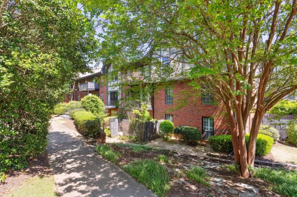 6851 Roswell Road Unit F-3, Sandy Springs, Georgia 30328, 2 Bedrooms Bedrooms, ,2 BathroomsBathrooms,Residential,Sold,6851 Roswell Road Unit F-3,7205022