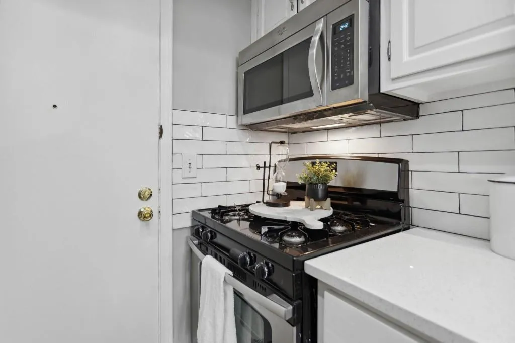 6851 Roswell Road Unit F-3, Sandy Springs, Georgia 30328, 2 Bedrooms Bedrooms, ,2 BathroomsBathrooms,Residential,Sold,6851 Roswell Road Unit F-3,7205022