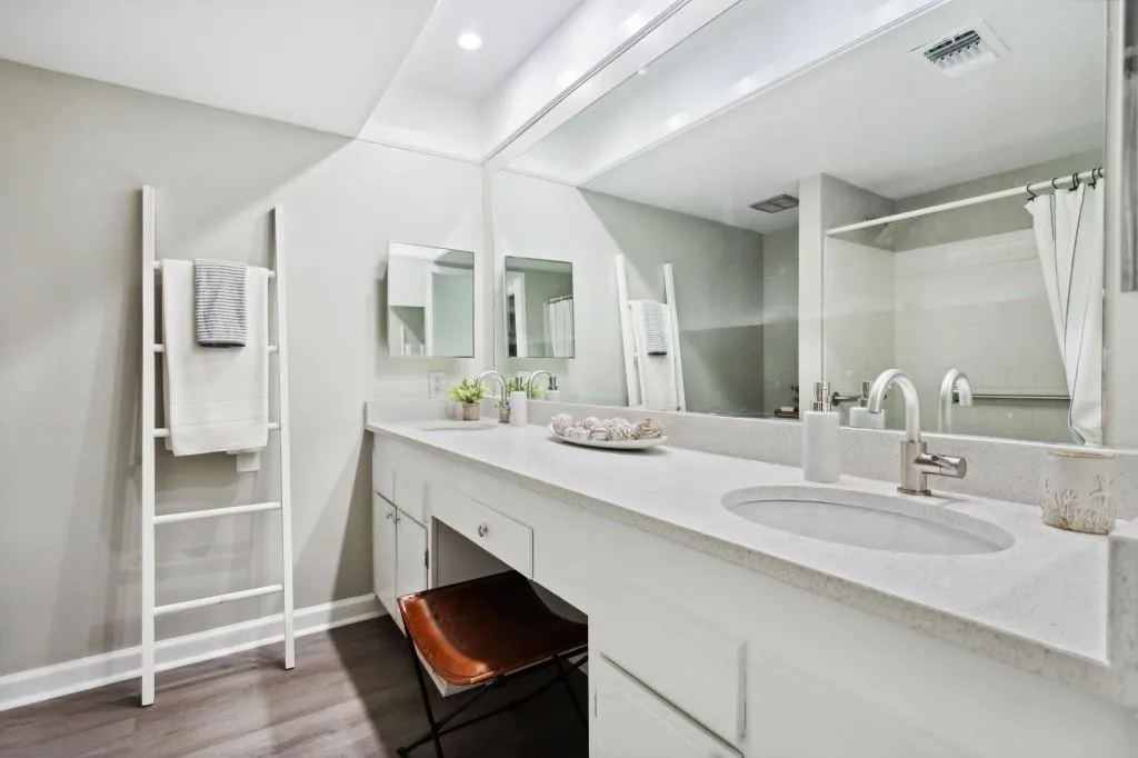 6851 Roswell Road Unit F-3, Sandy Springs, Georgia 30328, 2 Bedrooms Bedrooms, ,2 BathroomsBathrooms,Residential,Sold,6851 Roswell Road Unit F-3,7205022