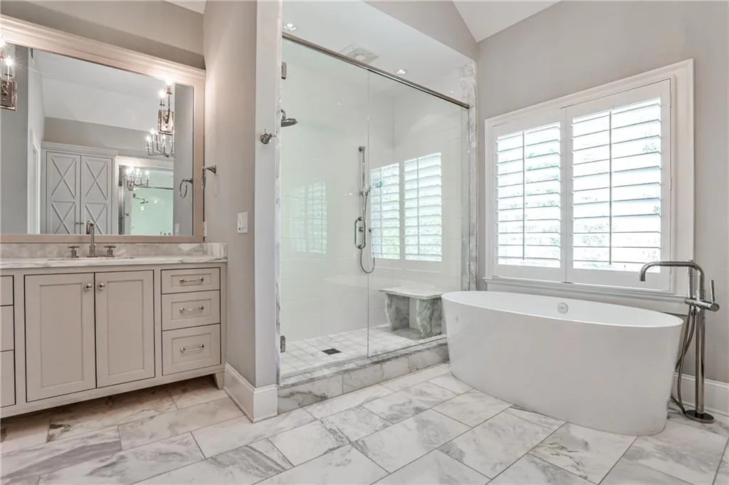 156 Lake Forrest Lane Ne, Atlanta, Georgia 30342, 6 Bedrooms Bedrooms, ,7 BathroomsBathrooms,Residential,For Sale,156 Lake Forrest Lane Ne,7633360