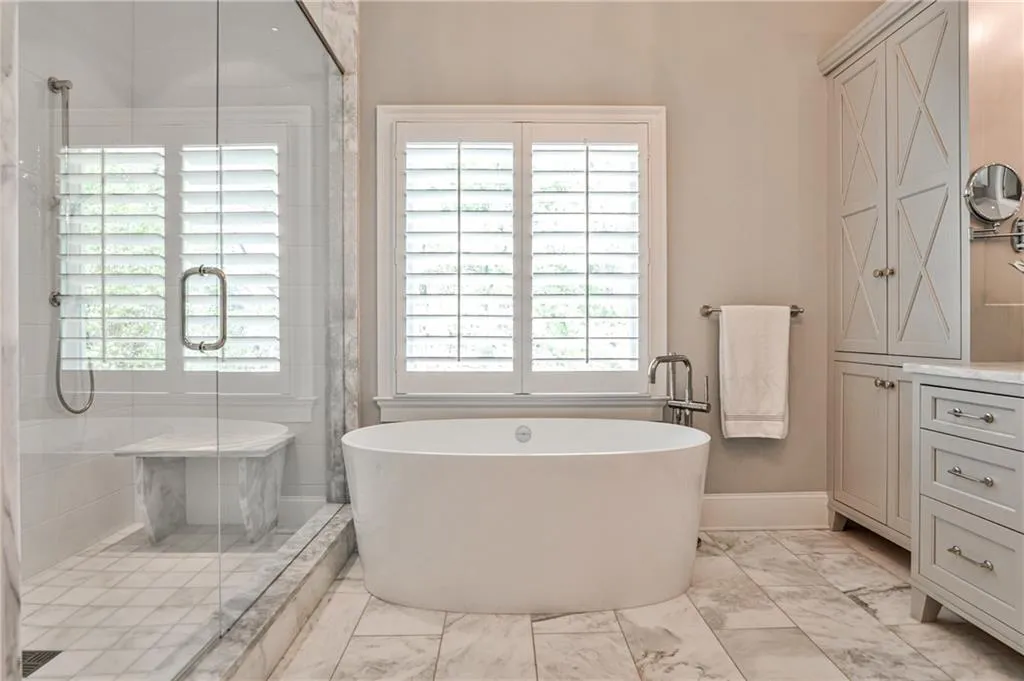 156 Lake Forrest Lane Ne, Atlanta, Georgia 30342, 6 Bedrooms Bedrooms, ,7 BathroomsBathrooms,Residential,For Sale,156 Lake Forrest Lane Ne,7633360