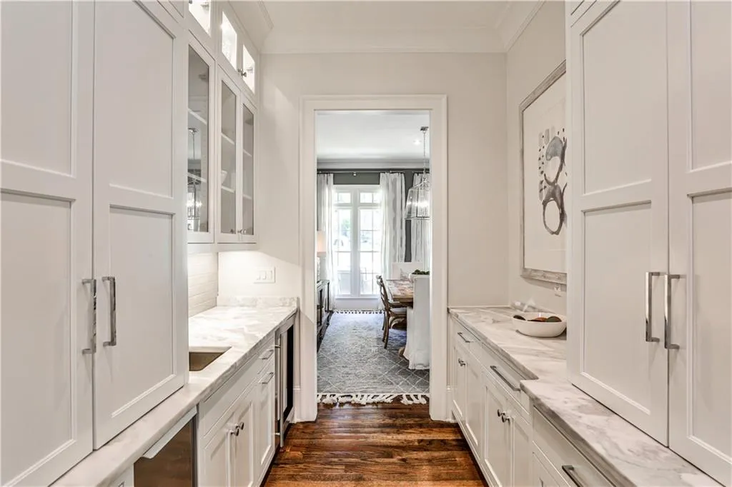 156 Lake Forrest Lane Ne, Atlanta, Georgia 30342, 6 Bedrooms Bedrooms, ,7 BathroomsBathrooms,Residential,For Sale,156 Lake Forrest Lane Ne,7633360