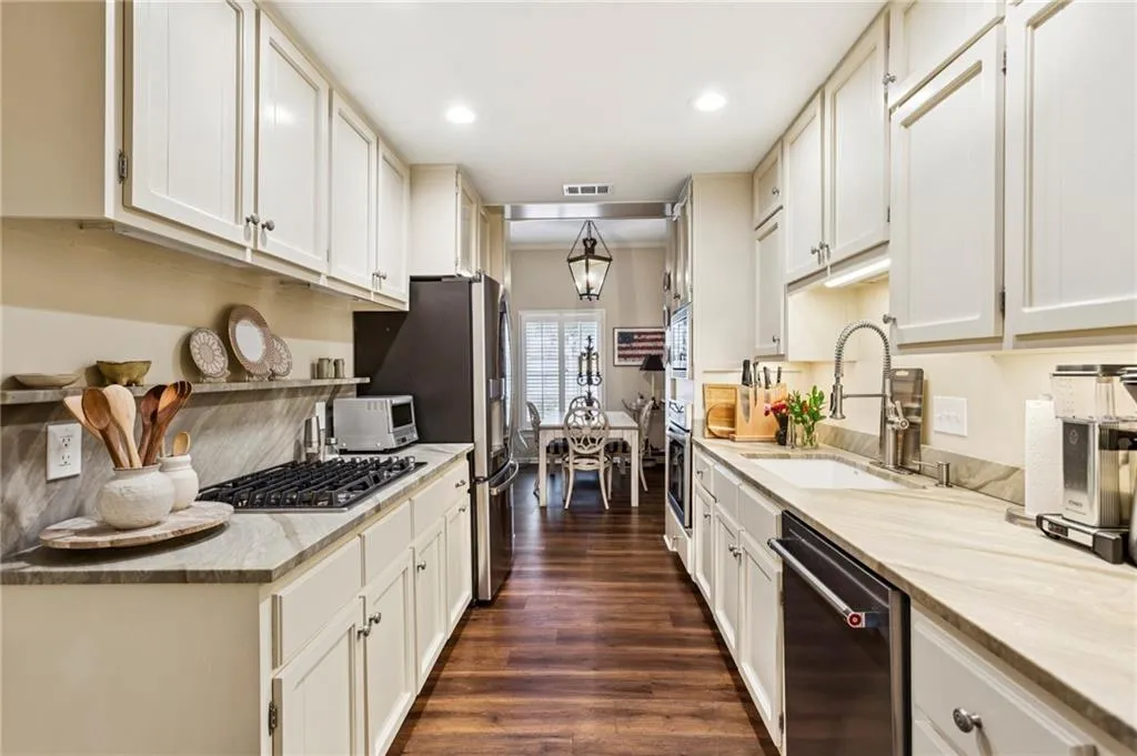 650 Moores Mill Road Nw Unit 23, Atlanta, Georgia 30327, 4 Bedrooms Bedrooms, ,3 BathroomsBathrooms,Residential,For Sale,650 Moores Mill Road Nw Unit 23,7661960