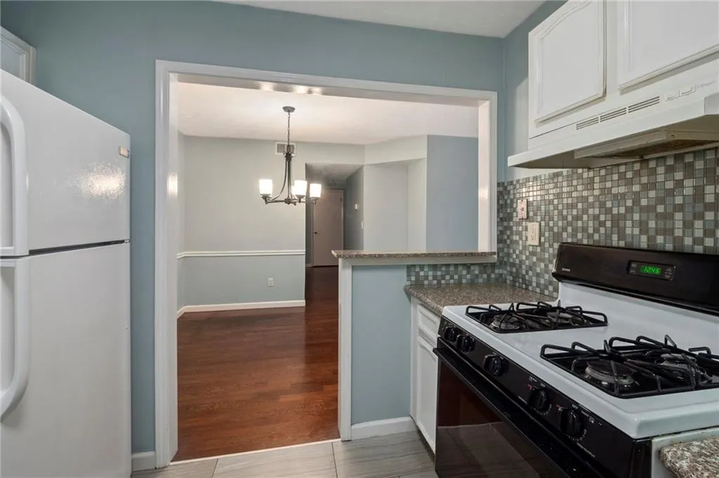 1306 Natchez Trace, Sandy Springs, Georgia 30350, 2 Bedrooms Bedrooms, ,1 BathroomBathrooms,Residential,Sold,1306 Natchez Trace,6945289