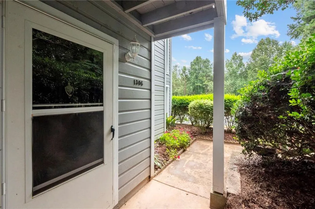 1306 Natchez Trace, Sandy Springs, Georgia 30350, 2 Bedrooms Bedrooms, ,1 BathroomBathrooms,Residential,Sold,1306 Natchez Trace,6945289
