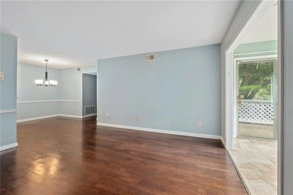 1306 Natchez Trace, Sandy Springs, Georgia 30350, 2 Bedrooms Bedrooms, ,1 BathroomBathrooms,Residential,Sold,1306 Natchez Trace,6945289