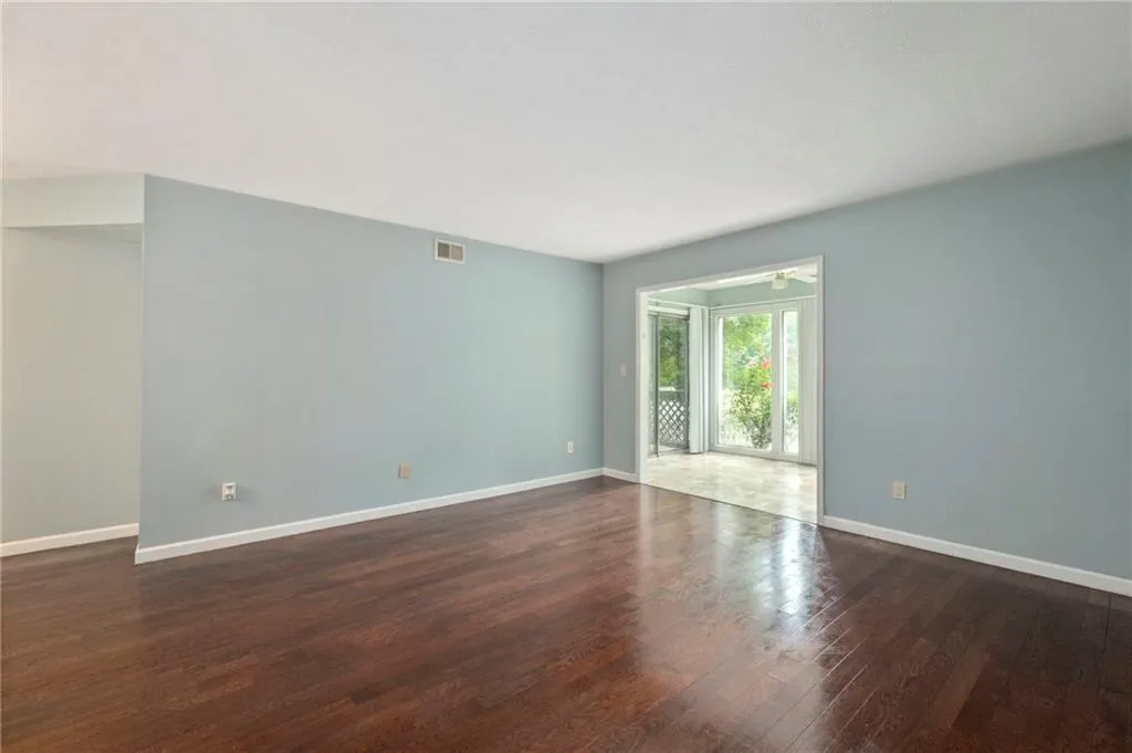 1306 Natchez Trace, Sandy Springs, Georgia 30350, 2 Bedrooms Bedrooms, ,1 BathroomBathrooms,Residential,Sold,1306 Natchez Trace,6945289