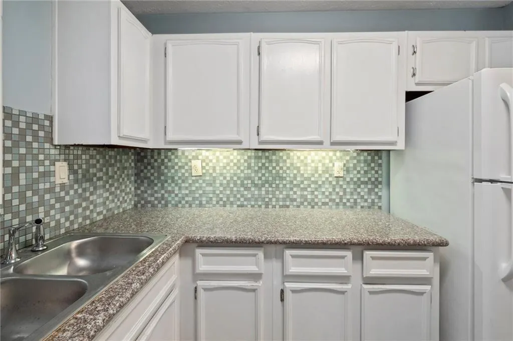 1306 Natchez Trace, Sandy Springs, Georgia 30350, 2 Bedrooms Bedrooms, ,1 BathroomBathrooms,Residential,Sold,1306 Natchez Trace,6945289
