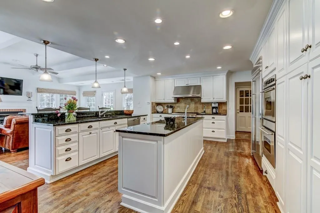390 Riverhill Drive, Sandy Springs, Georgia 30328, 6 Bedrooms Bedrooms, ,4 BathroomsBathrooms,Residential,Sold,390 Riverhill Drive,5992670