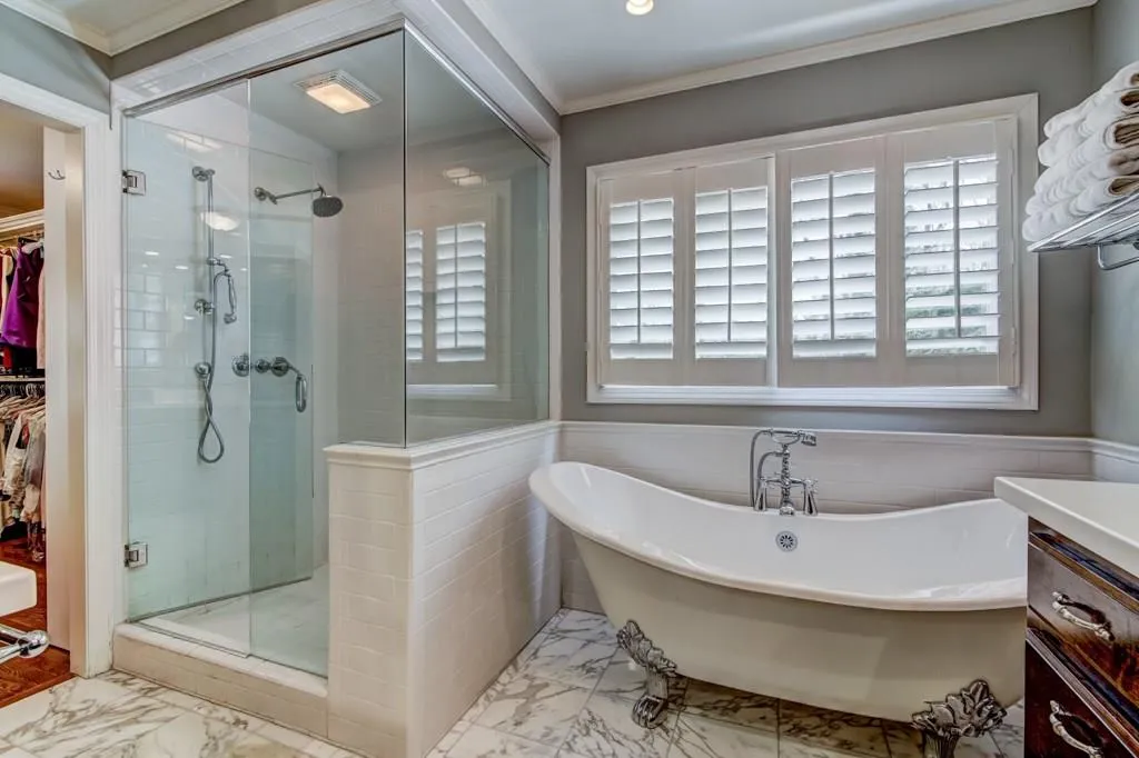 390 Riverhill Drive, Sandy Springs, Georgia 30328, 6 Bedrooms Bedrooms, ,4 BathroomsBathrooms,Residential,Sold,390 Riverhill Drive,5992670