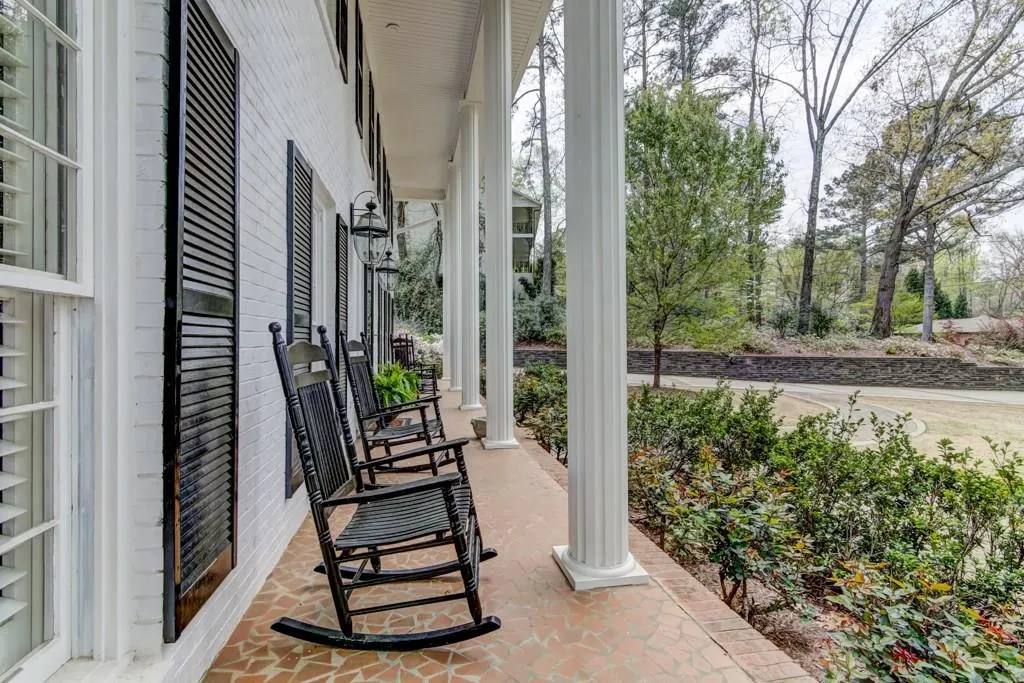 390 Riverhill Drive, Sandy Springs, Georgia 30328, 6 Bedrooms Bedrooms, ,4 BathroomsBathrooms,Residential,Sold,390 Riverhill Drive,5992670