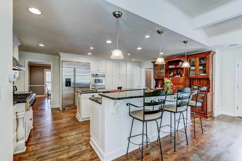 390 Riverhill Drive, Sandy Springs, Georgia 30328, 6 Bedrooms Bedrooms, ,4 BathroomsBathrooms,Residential,Sold,390 Riverhill Drive,5992670