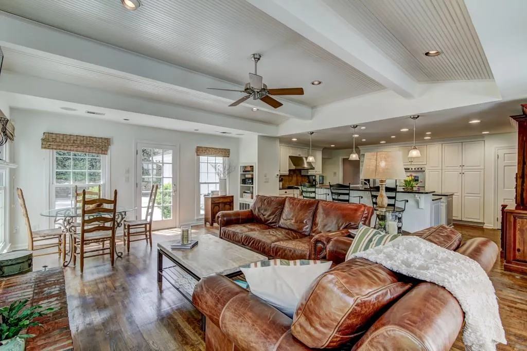 390 Riverhill Drive, Sandy Springs, Georgia 30328, 6 Bedrooms Bedrooms, ,4 BathroomsBathrooms,Residential,Sold,390 Riverhill Drive,5992670