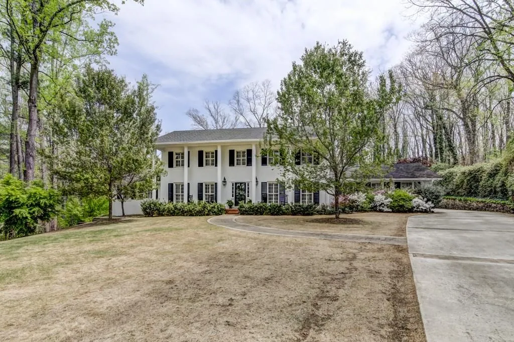 390 Riverhill Drive, Sandy Springs, Georgia 30328, 6 Bedrooms Bedrooms, ,4 BathroomsBathrooms,Residential,Sold,390 Riverhill Drive,5992670