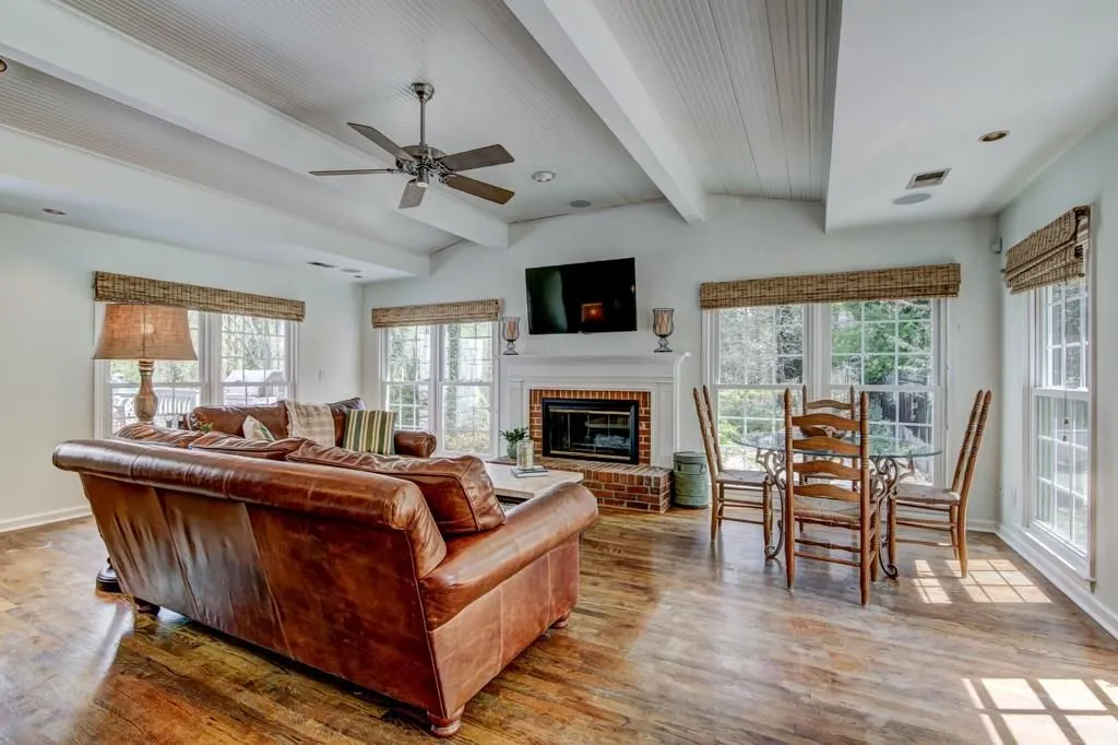 390 Riverhill Drive, Sandy Springs, Georgia 30328, 6 Bedrooms Bedrooms, ,4 BathroomsBathrooms,Residential,Sold,390 Riverhill Drive,5992670