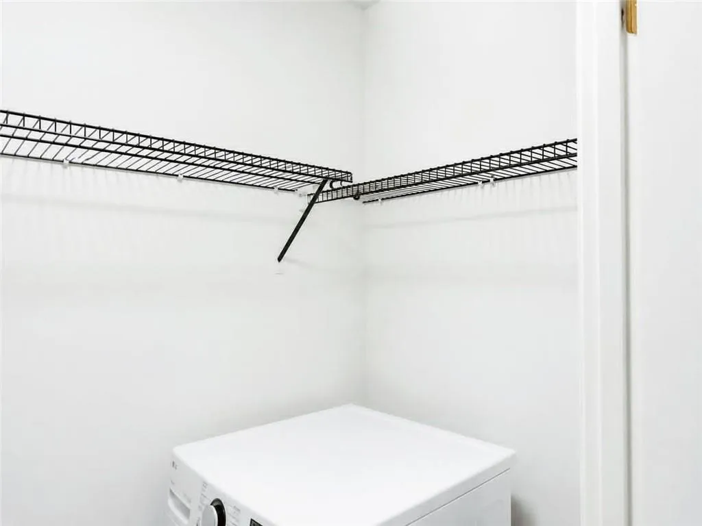 Built-in wire shelving with corner configuration