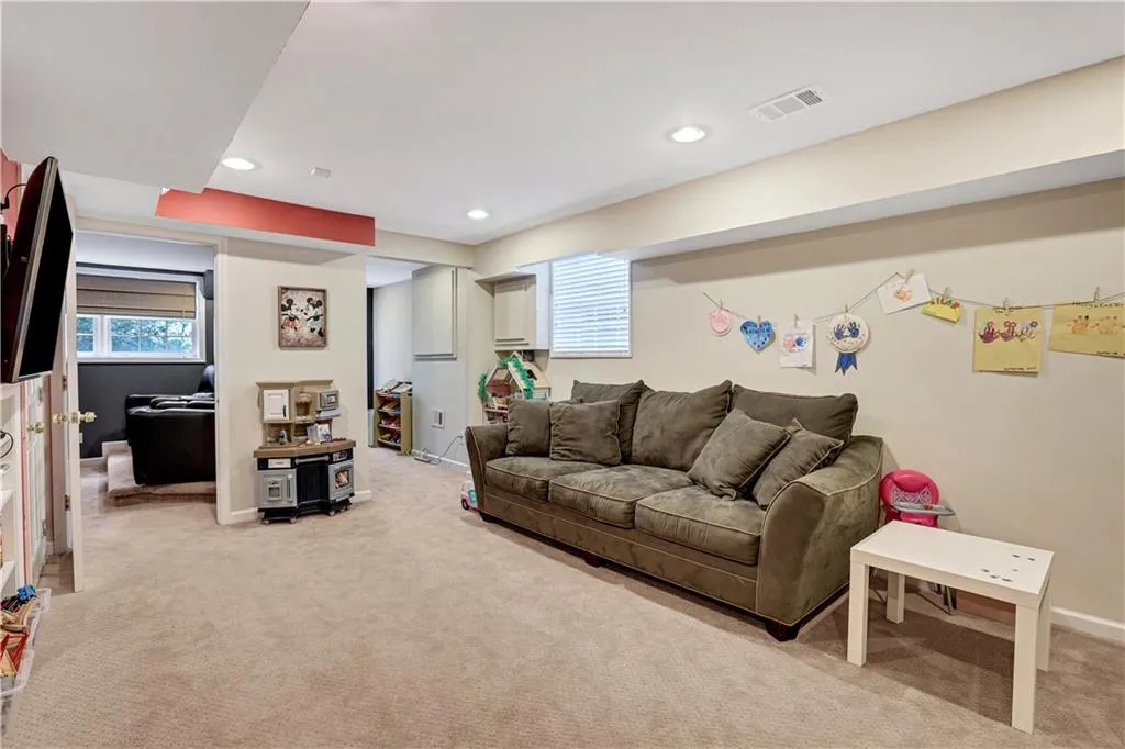 7255 Thornhill Lane, Atlanta, Georgia 30328, 4 Bedrooms Bedrooms, ,2 BathroomsBathrooms,Residential,Sold,7255 Thornhill Lane,7023485