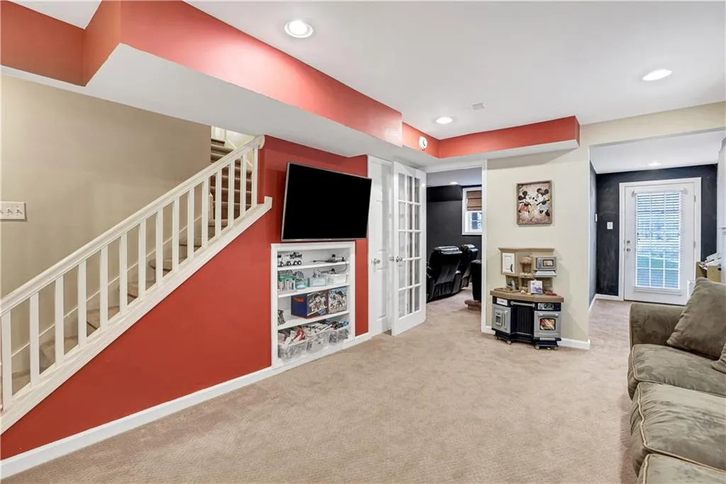 7255 Thornhill Lane, Atlanta, Georgia 30328, 4 Bedrooms Bedrooms, ,2 BathroomsBathrooms,Residential,Sold,7255 Thornhill Lane,7023485