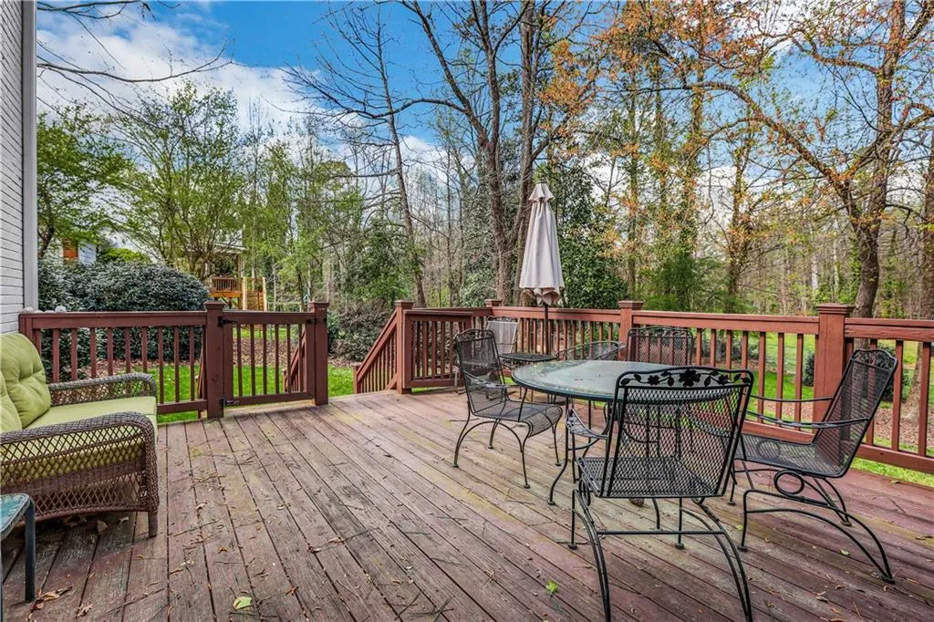 7255 Thornhill Lane, Atlanta, Georgia 30328, 4 Bedrooms Bedrooms, ,2 BathroomsBathrooms,Residential,Sold,7255 Thornhill Lane,7023485
