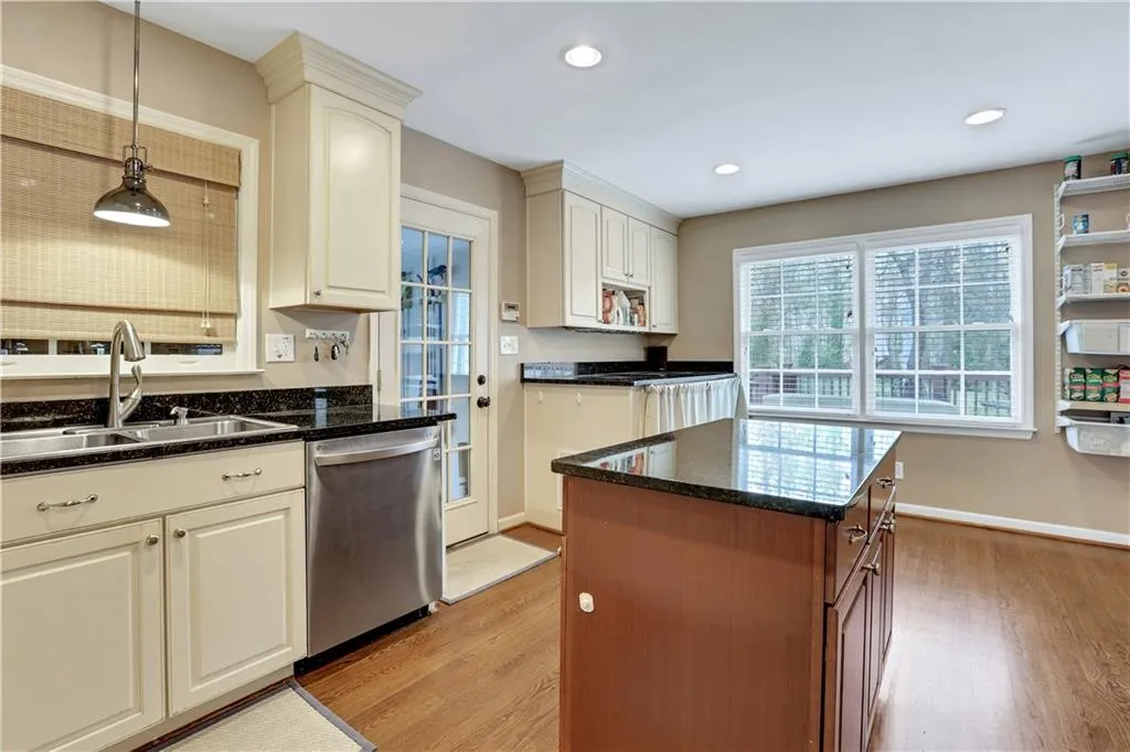 7255 Thornhill Lane, Atlanta, Georgia 30328, 4 Bedrooms Bedrooms, ,2 BathroomsBathrooms,Residential,Sold,7255 Thornhill Lane,7023485