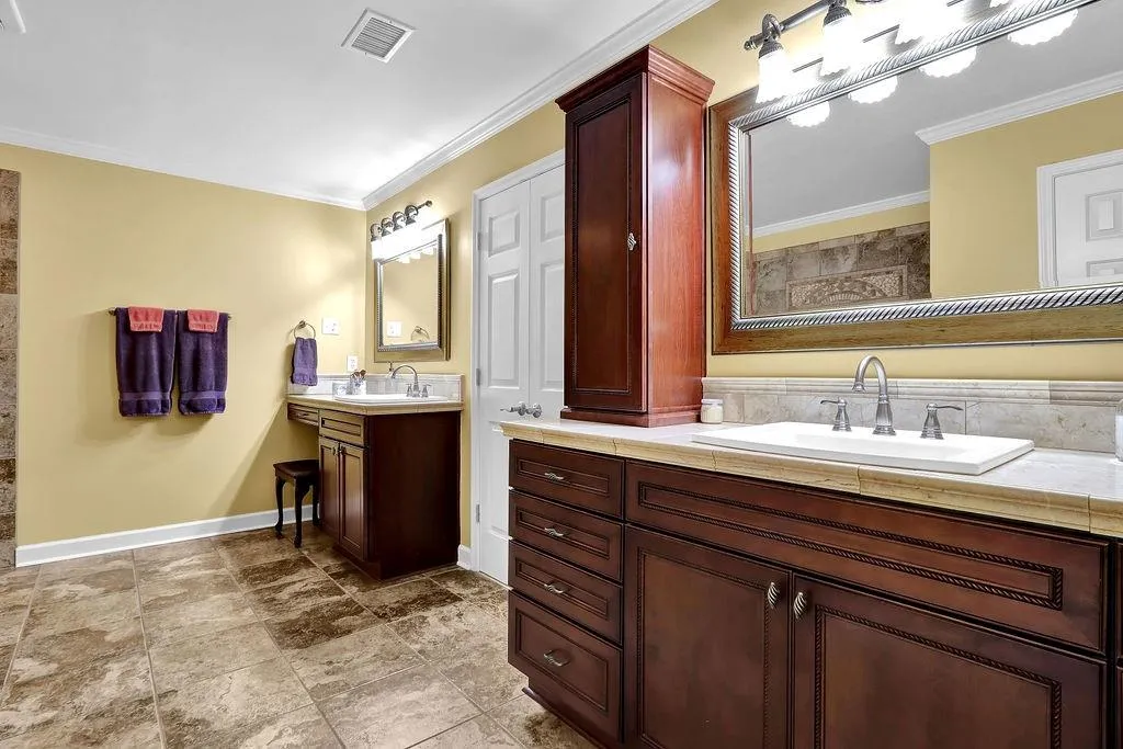 230 Summerhouse Lane, Sandy Springs, Georgia 30350, 5 Bedrooms Bedrooms, ,5 BathroomsBathrooms,Residential,Sold,230 Summerhouse Lane,7037158