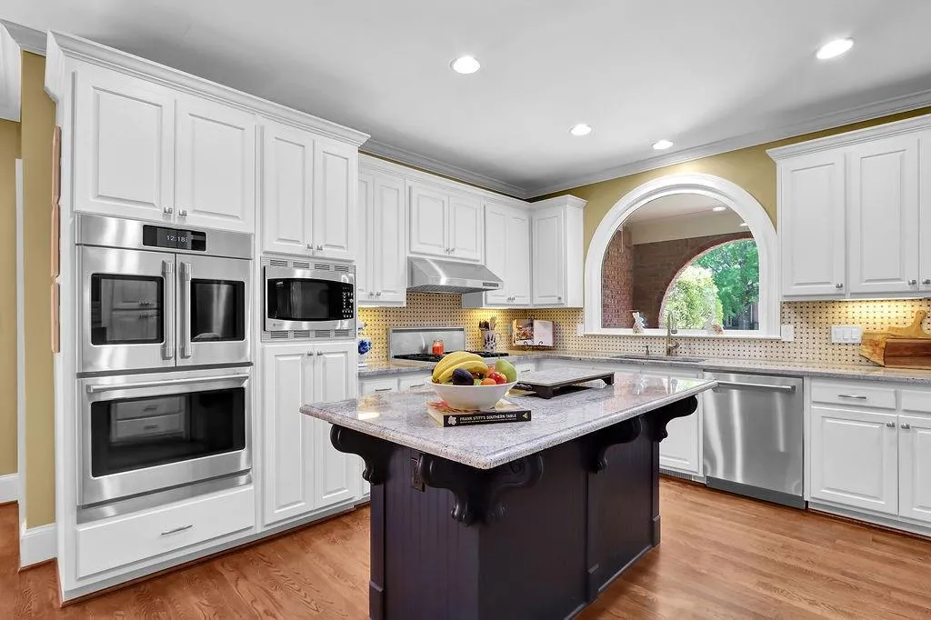 230 Summerhouse Lane, Sandy Springs, Georgia 30350, 5 Bedrooms Bedrooms, ,5 BathroomsBathrooms,Residential,Sold,230 Summerhouse Lane,7037158