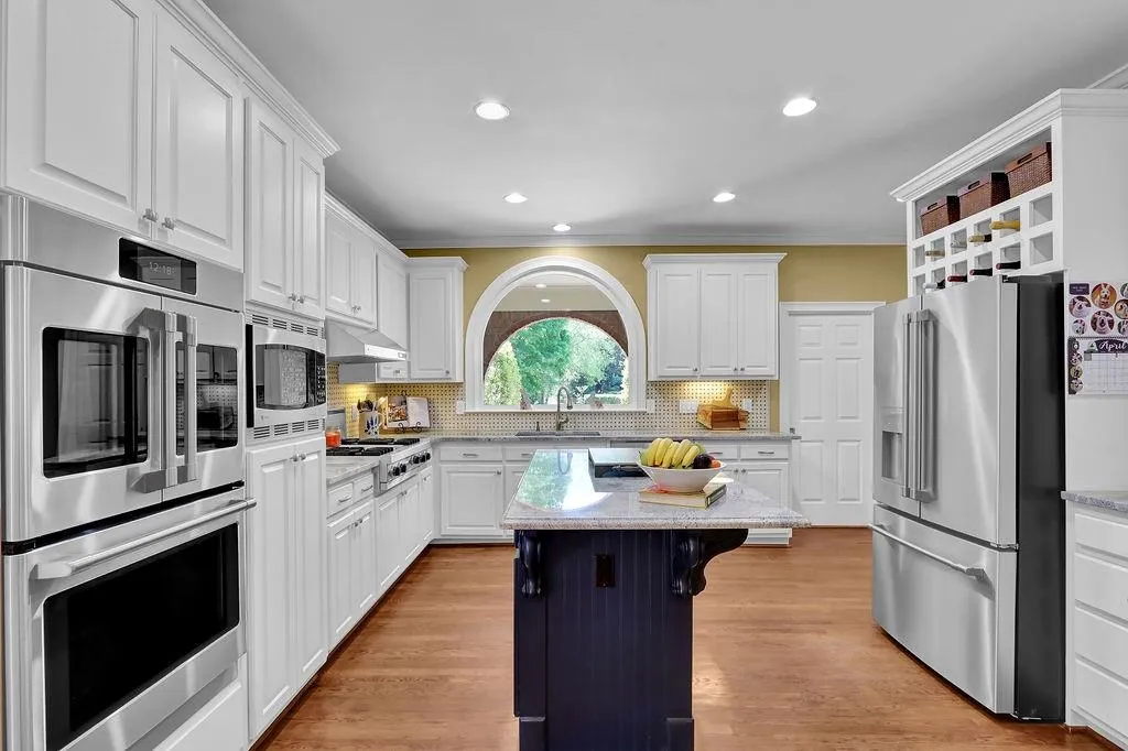 230 Summerhouse Lane, Sandy Springs, Georgia 30350, 5 Bedrooms Bedrooms, ,5 BathroomsBathrooms,Residential,Sold,230 Summerhouse Lane,7037158