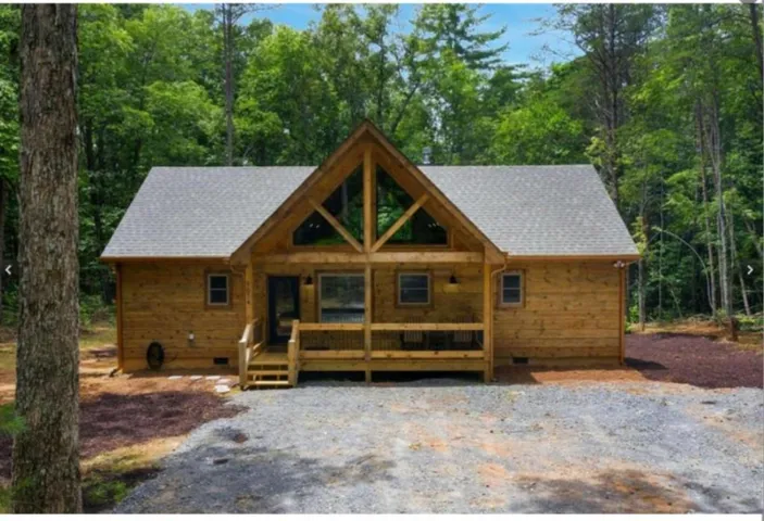 1074 Lees Ride, Mccaysville, Georgia 30555
