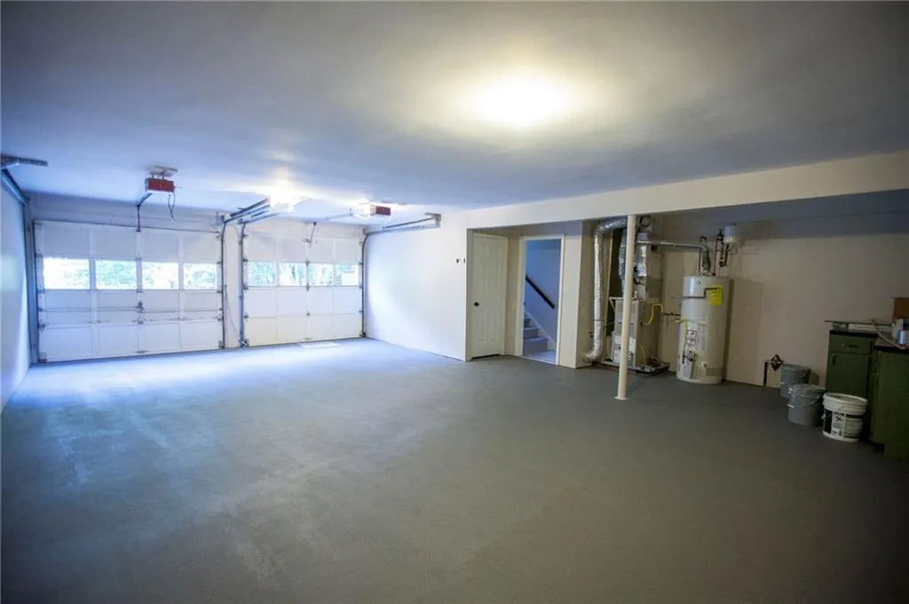 402 Dunwoody Chace, Sandy Springs, Georgia 30328, 3 Bedrooms Bedrooms, ,2 BathroomsBathrooms,Residential,Sold,402 Dunwoody Chace,5767619