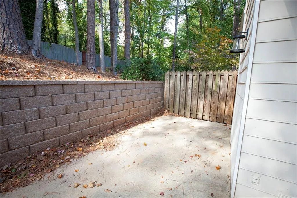 402 Dunwoody Chace, Sandy Springs, Georgia 30328, 3 Bedrooms Bedrooms, ,2 BathroomsBathrooms,Residential,Sold,402 Dunwoody Chace,5767619