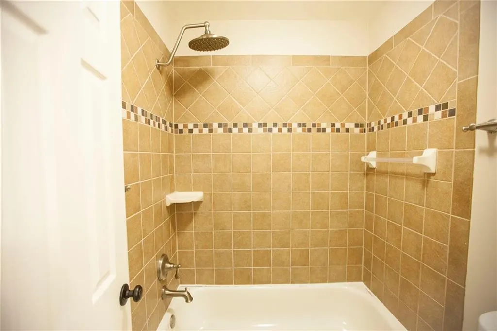 402 Dunwoody Chace, Sandy Springs, Georgia 30328, 3 Bedrooms Bedrooms, ,2 BathroomsBathrooms,Residential,Sold,402 Dunwoody Chace,5767619