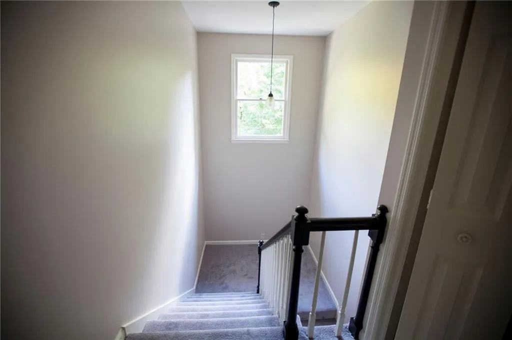 402 Dunwoody Chace, Sandy Springs, Georgia 30328, 3 Bedrooms Bedrooms, ,2 BathroomsBathrooms,Residential,Sold,402 Dunwoody Chace,5767619