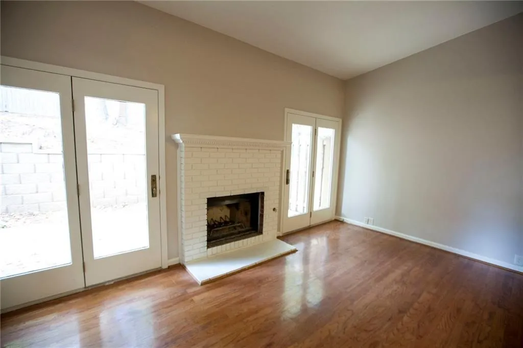 402 Dunwoody Chace, Sandy Springs, Georgia 30328, 3 Bedrooms Bedrooms, ,2 BathroomsBathrooms,Residential,Sold,402 Dunwoody Chace,5767619