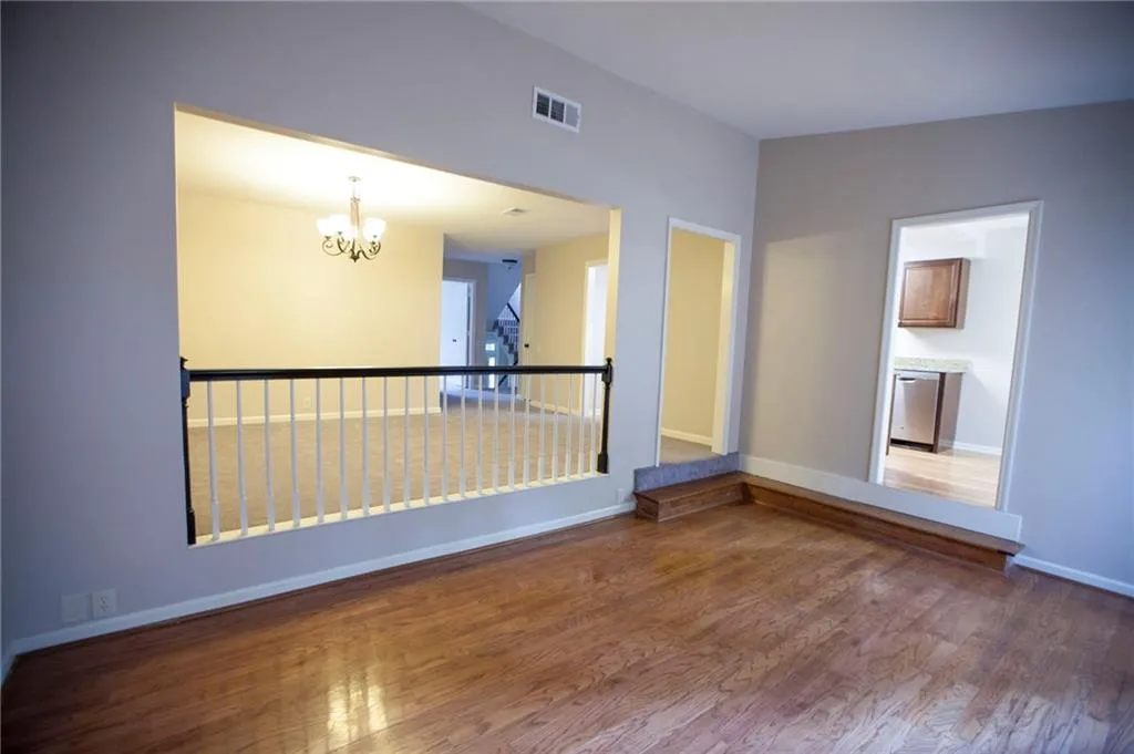 402 Dunwoody Chace, Sandy Springs, Georgia 30328, 3 Bedrooms Bedrooms, ,2 BathroomsBathrooms,Residential,Sold,402 Dunwoody Chace,5767619