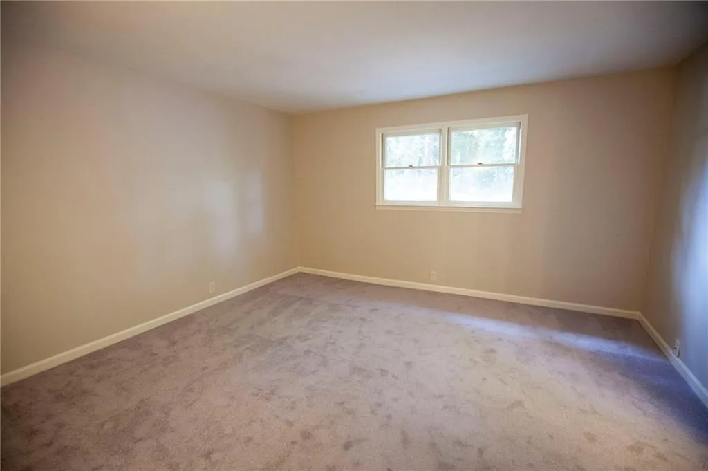 402 Dunwoody Chace, Sandy Springs, Georgia 30328, 3 Bedrooms Bedrooms, ,2 BathroomsBathrooms,Residential,Sold,402 Dunwoody Chace,5767619