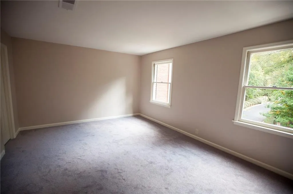 402 Dunwoody Chace, Sandy Springs, Georgia 30328, 3 Bedrooms Bedrooms, ,2 BathroomsBathrooms,Residential,Sold,402 Dunwoody Chace,5767619