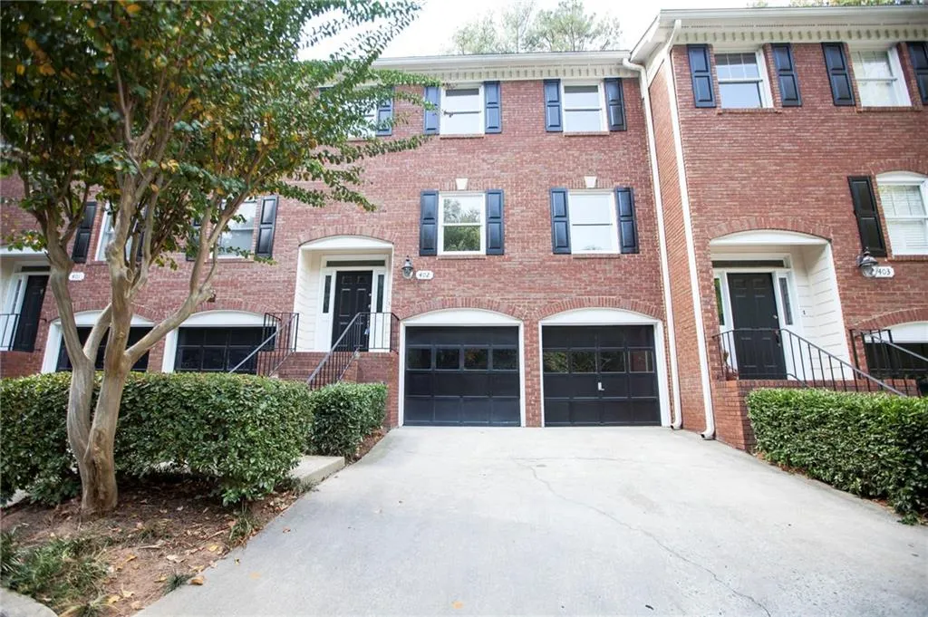 402 Dunwoody Chace, Sandy Springs, Georgia 30328, 3 Bedrooms Bedrooms, ,2 BathroomsBathrooms,Residential,Sold,402 Dunwoody Chace,5767619
