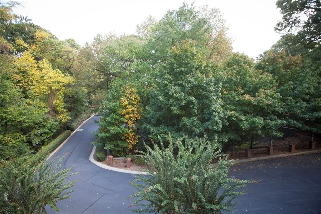 402 Dunwoody Chace, Sandy Springs, Georgia 30328, 3 Bedrooms Bedrooms, ,2 BathroomsBathrooms,Residential,Sold,402 Dunwoody Chace,5767619