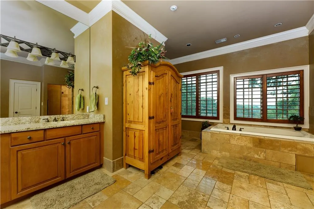 1380 Indian Trail, Sandy Springs, Georgia 30327, 5 Bedrooms Bedrooms, ,5 BathroomsBathrooms,Residential,Sold,1380 Indian Trail,7064115