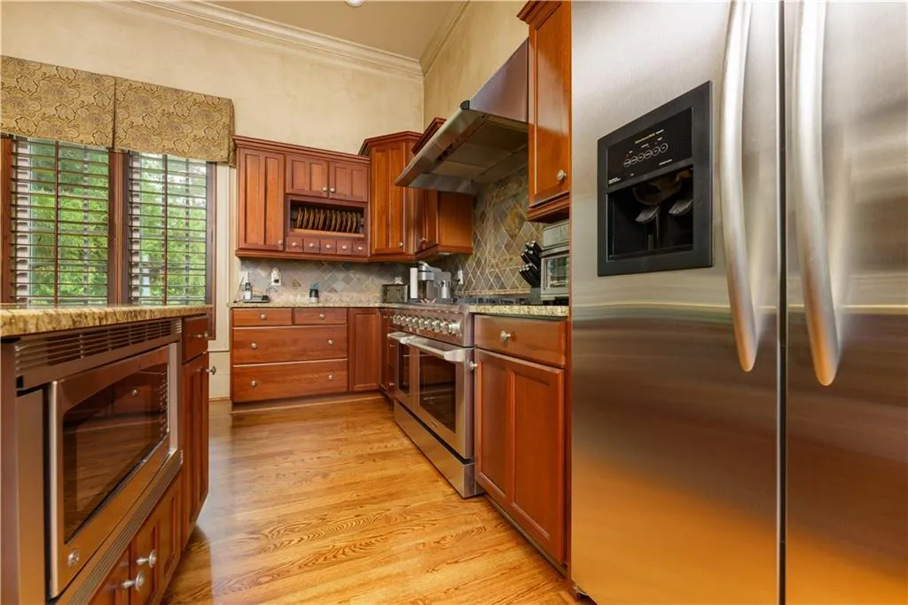 1380 Indian Trail, Sandy Springs, Georgia 30327, 5 Bedrooms Bedrooms, ,5 BathroomsBathrooms,Residential,Sold,1380 Indian Trail,7064115