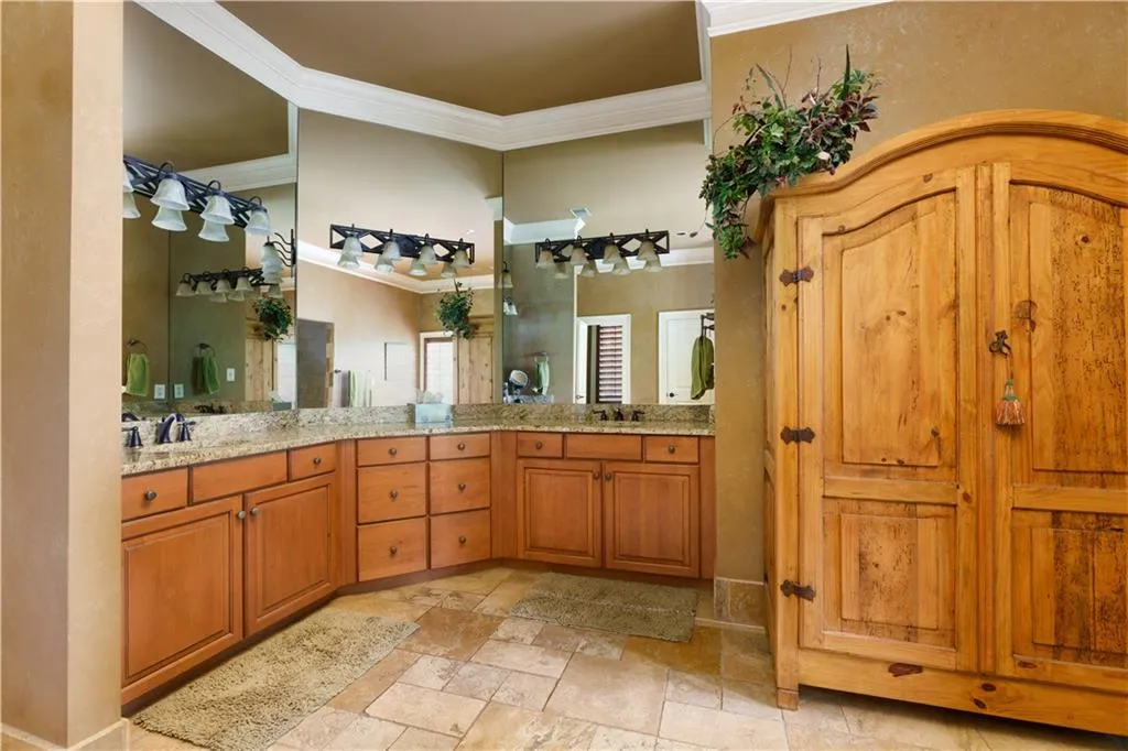 1380 Indian Trail, Sandy Springs, Georgia 30327, 5 Bedrooms Bedrooms, ,5 BathroomsBathrooms,Residential,Sold,1380 Indian Trail,7064115