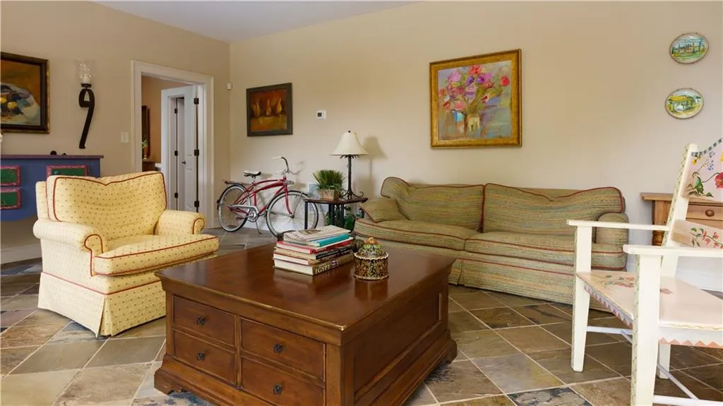 1380 Indian Trail, Sandy Springs, Georgia 30327, 5 Bedrooms Bedrooms, ,5 BathroomsBathrooms,Residential,Sold,1380 Indian Trail,7064115