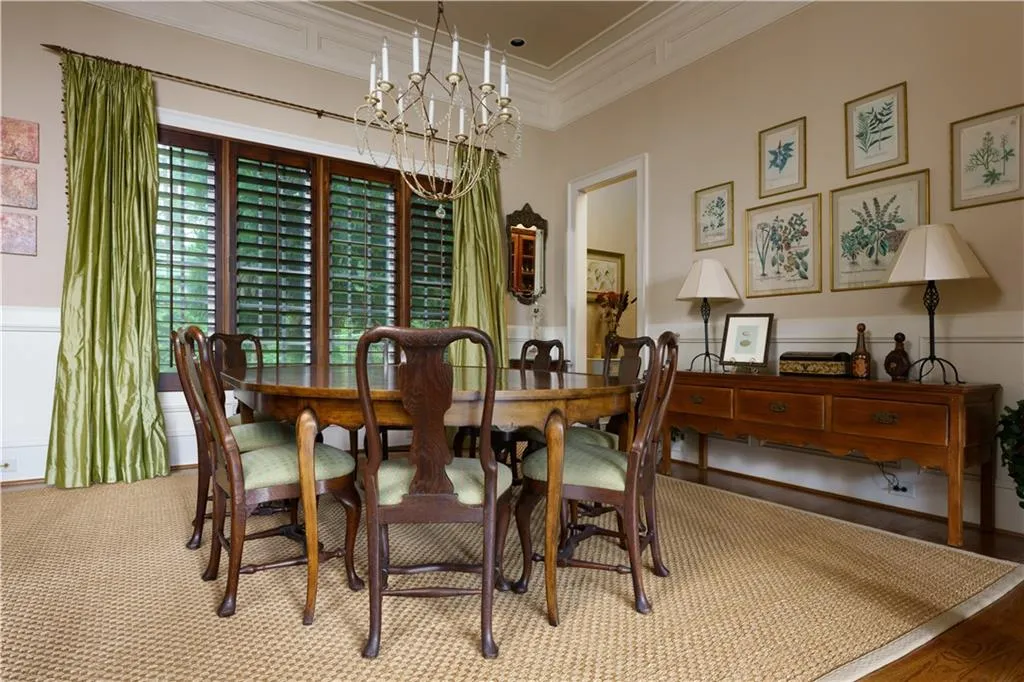 1380 Indian Trail, Sandy Springs, Georgia 30327, 5 Bedrooms Bedrooms, ,5 BathroomsBathrooms,Residential,Sold,1380 Indian Trail,7064115