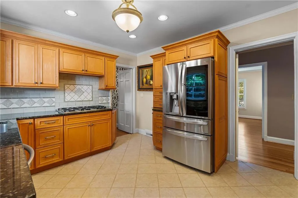 561 Peachtree Battle Avenue Nw, Atlanta, Georgia 30305, 4 Bedrooms Bedrooms, ,3 BathroomsBathrooms,Residential,For Sale,561 Peachtree Battle Avenue Nw,7678206