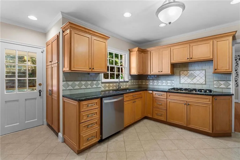 561 Peachtree Battle Avenue Nw, Atlanta, Georgia 30305, 4 Bedrooms Bedrooms, ,3 BathroomsBathrooms,Residential,For Sale,561 Peachtree Battle Avenue Nw,7678206