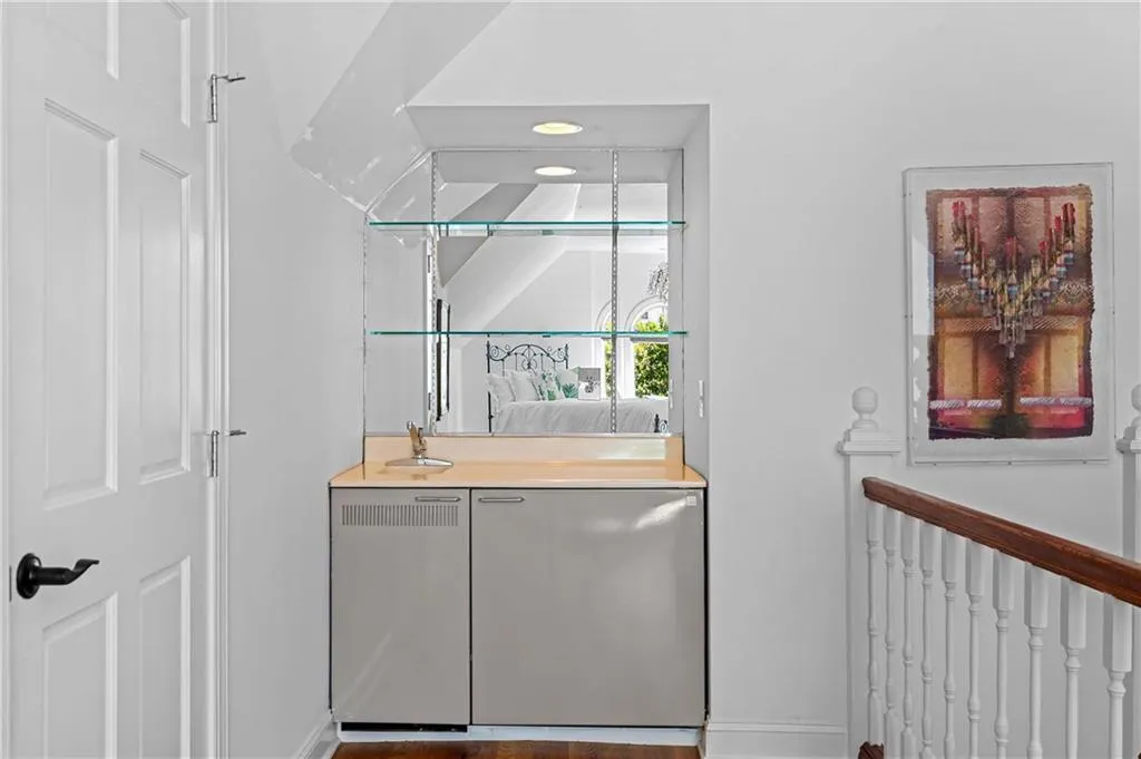 561 Peachtree Battle Avenue Nw, Atlanta, Georgia 30305, 4 Bedrooms Bedrooms, ,3 BathroomsBathrooms,Residential,For Sale,561 Peachtree Battle Avenue Nw,7678206