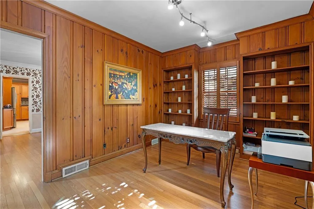 561 Peachtree Battle Avenue Nw, Atlanta, Georgia 30305, 4 Bedrooms Bedrooms, ,3 BathroomsBathrooms,Residential,For Sale,561 Peachtree Battle Avenue Nw,7678206