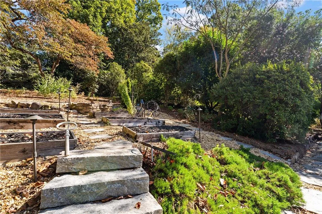 561 Peachtree Battle Avenue Nw, Atlanta, Georgia 30305, 4 Bedrooms Bedrooms, ,3 BathroomsBathrooms,Residential,For Sale,561 Peachtree Battle Avenue Nw,7678206