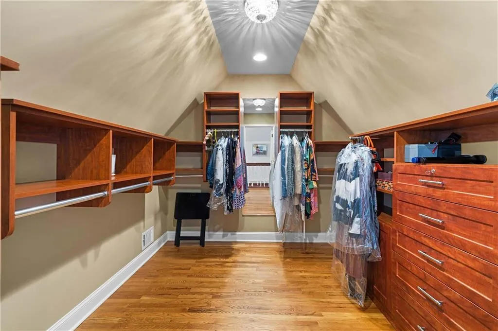 561 Peachtree Battle Avenue Nw, Atlanta, Georgia 30305, 4 Bedrooms Bedrooms, ,3 BathroomsBathrooms,Residential,For Sale,561 Peachtree Battle Avenue Nw,7678206